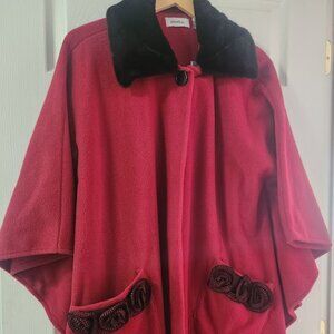 Le Moda Red Cape with Faux Fur Collar – One Size – NWT